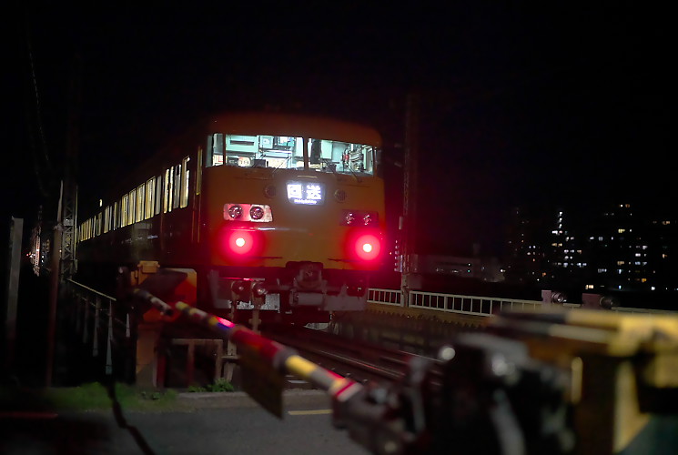 １１７系電車（西川原～岡山）川の上踏切