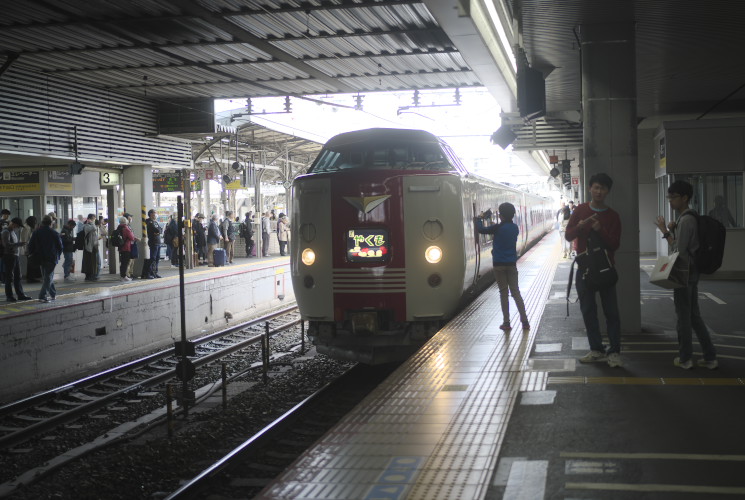 岡山駅プラットホーム　❝やくも❞