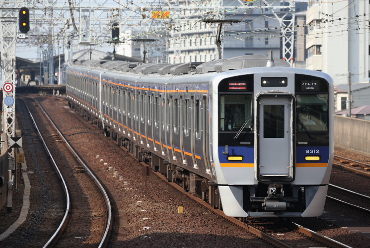 南海電気鉄道８３００系（新今宮～今宮戎）