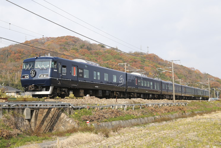 ＥＶ－Ｅ８０１蓄電池駆動電車　回送（万富）