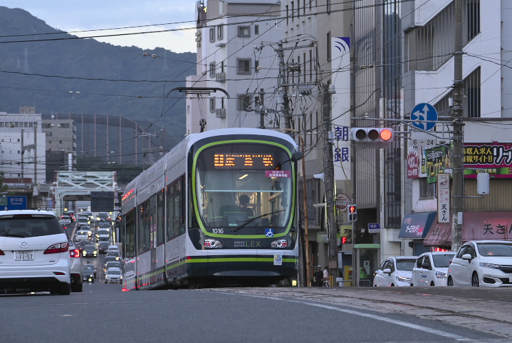 広島電鉄１０００形（１０１６号）荒神橋橋梁