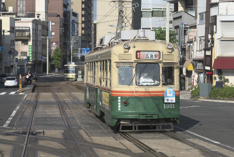 広島電鉄　１９０１号　“東山”　（的場町）