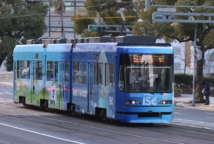 広島電鉄３９５６号電車（稲荷町交差点）