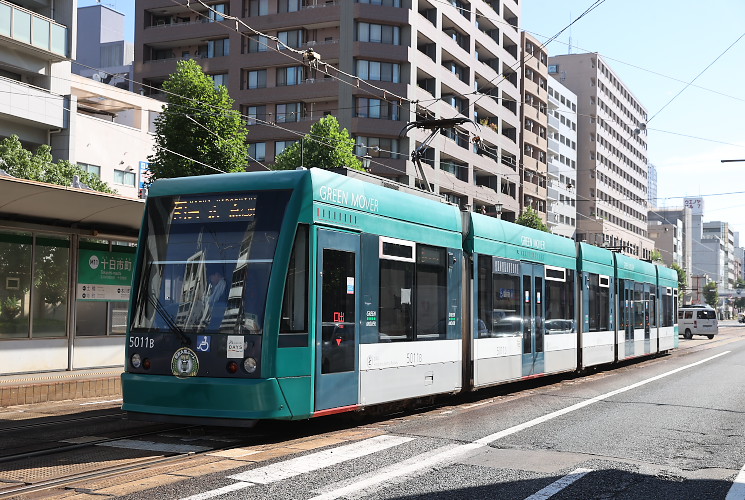 広島電鉄５０１１号電車（十日市町電停）