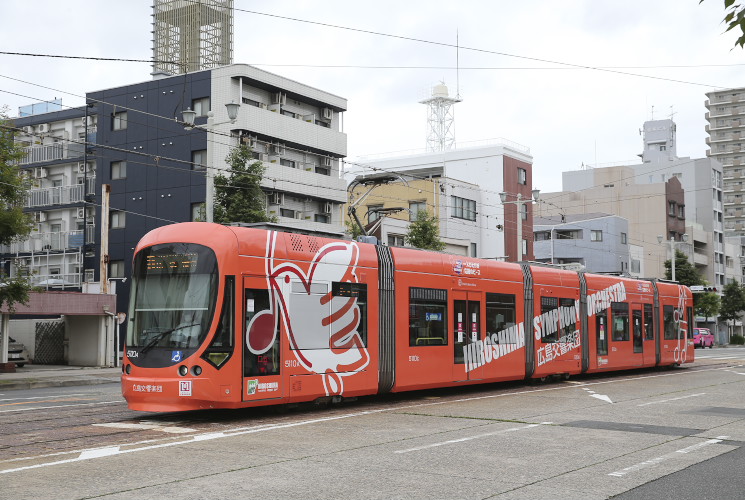 広響塗装の５１１０（日赤病院前～広電本社前）