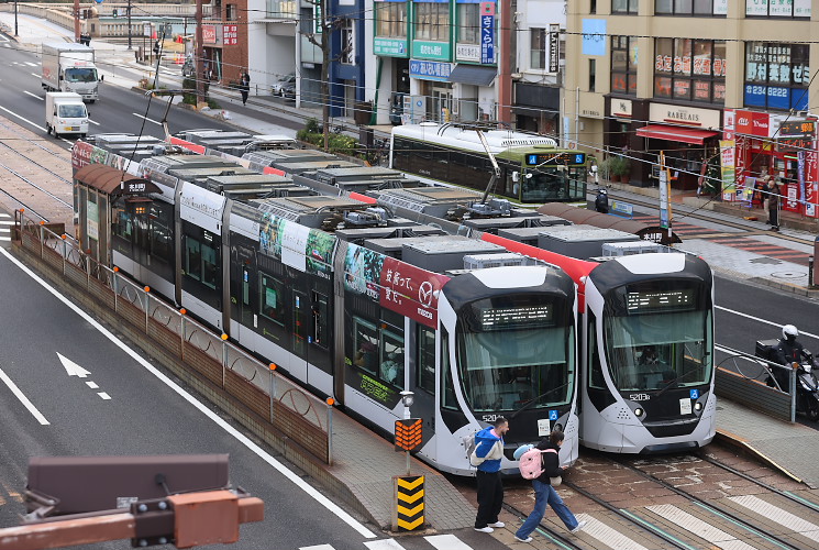 広島電鉄５２００形電車（本川超電停）