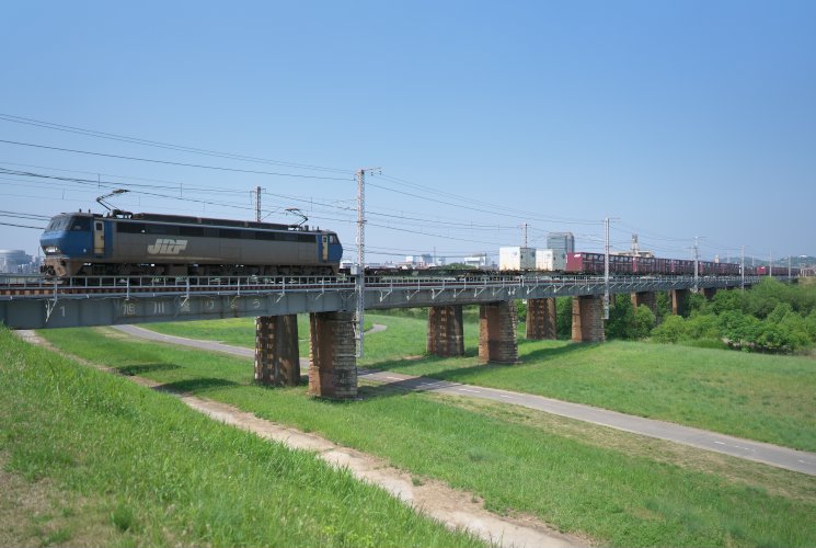 ５０６１列車（岡山～西川原）川の上踏切