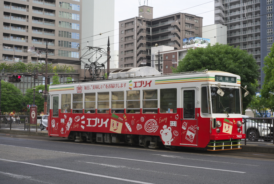 岡山電気軌道７４０１（柳川電停）