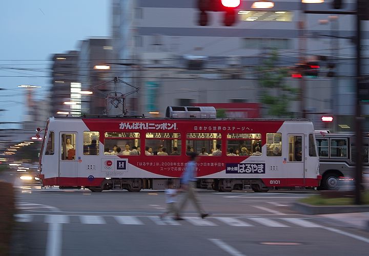 岡電８１０１号（柳川交差点）