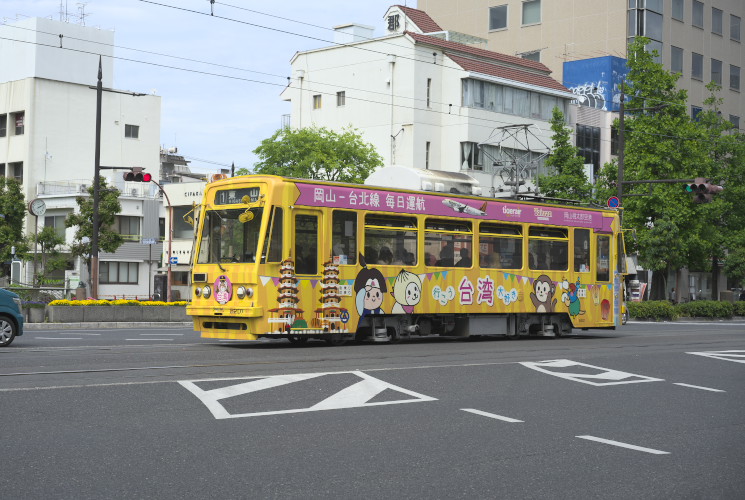 岡山電気軌道８２０１号（西川緑道公園付近）