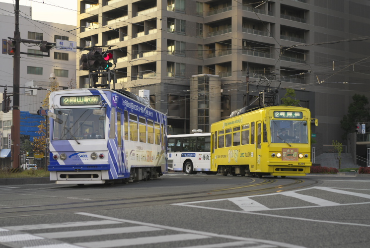 岡電８１０１号，８３０１号（柳川～郵便局前）