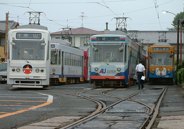 東山車庫出庫前