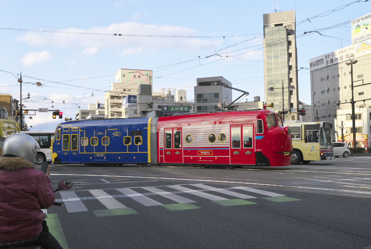 岡電１０８１号チャギントン電車（柳川交差点）