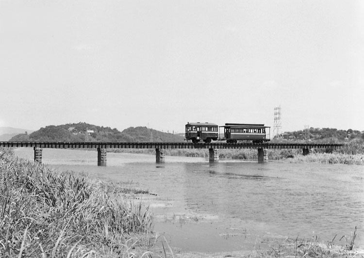 西大寺鉄道砂川橋梁を渡る単端と客車