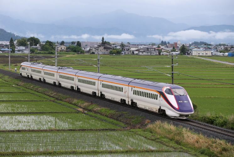 山形新幹線Ｅ３系2000（高畠～赤湯）
