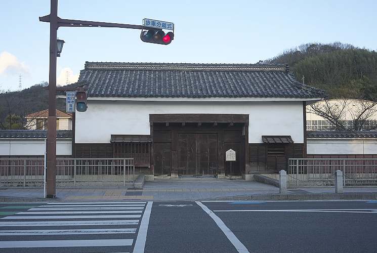 笠岡町立東小学校正門（笠岡市）