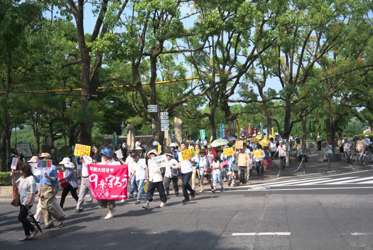 共謀罪法案反対１０００人集会・パレード（石山公園付近）