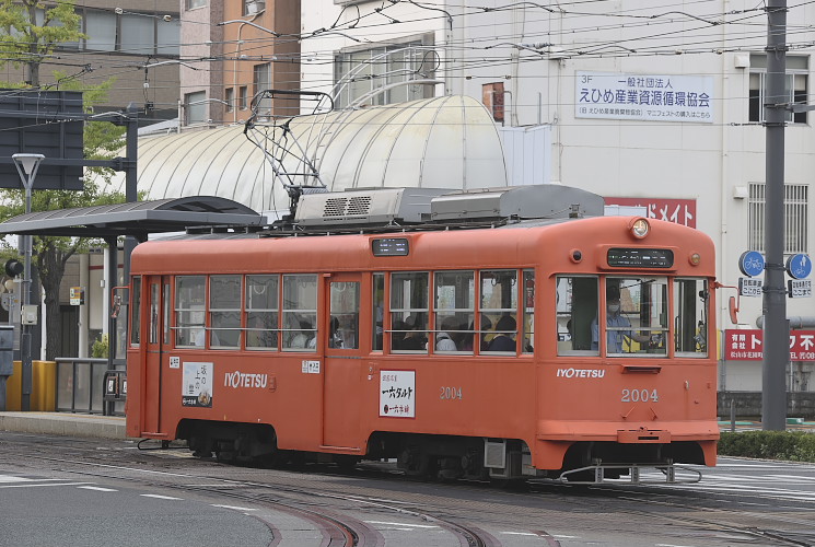 伊予鉄道市内線 ２００４号電車　（南堀端電停）