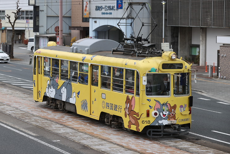 とさでん交通　８００形　８０１号（デンテツターミナルビル前～菜園場町）
