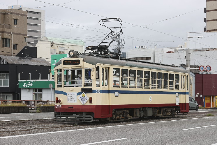 とさでん交通　２０５号電車　はりまや橋交差点